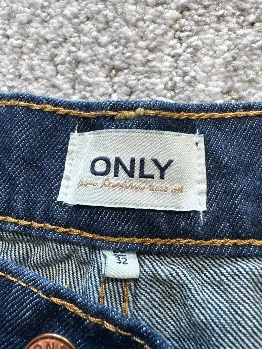 Classic High-Rise Blue Jeans - Versatile Everyday Style - Picture 9 of 14